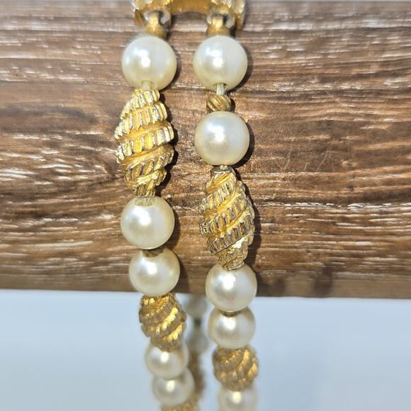 Vintage Trifari Signed Gold Tone Faux Pearl Two Strand Bracelet Fashion Jewelry - Picture 6 of 13
